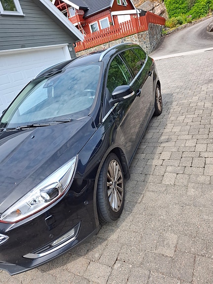 Ford Focus 2 of 9