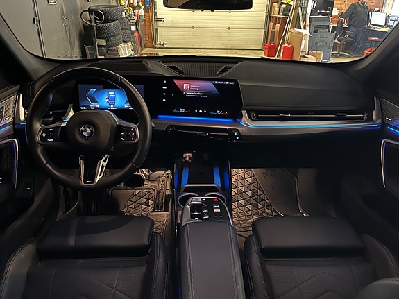 BMW iX1 15 of 30