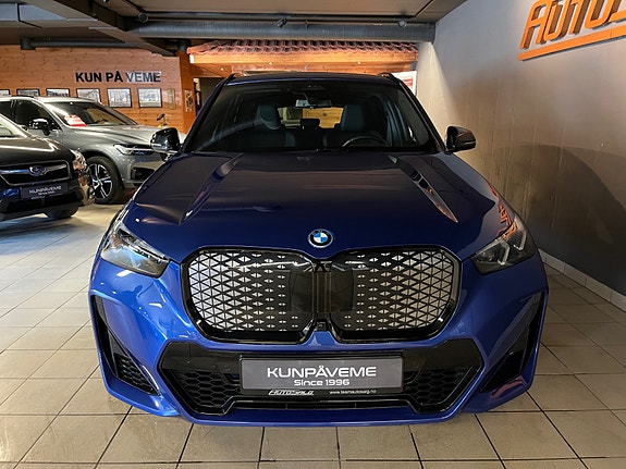 BMW iX1 3 of 30