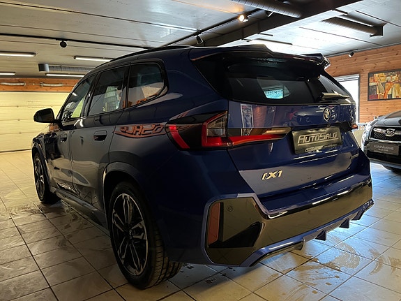 BMW iX1 12 of 30