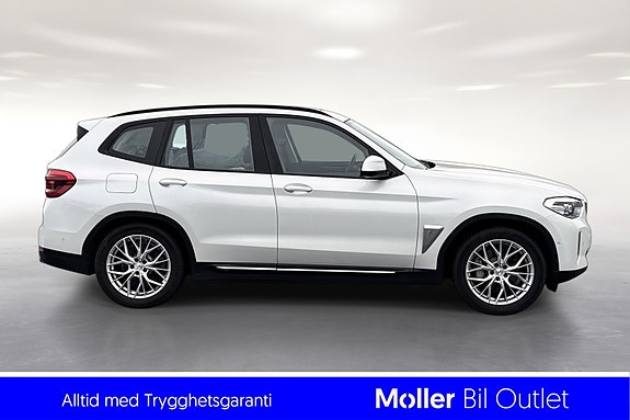 BMW iX3 4 of 5