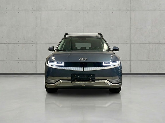 Hyundai Ioniq 5 2 of 5