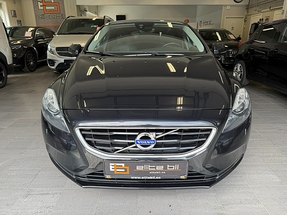 Volvo V40 2 of 5