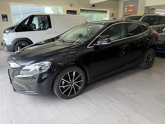 Volvo V40 3 of 5