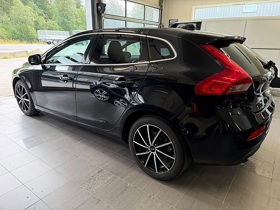Volvo V40 4 of 5