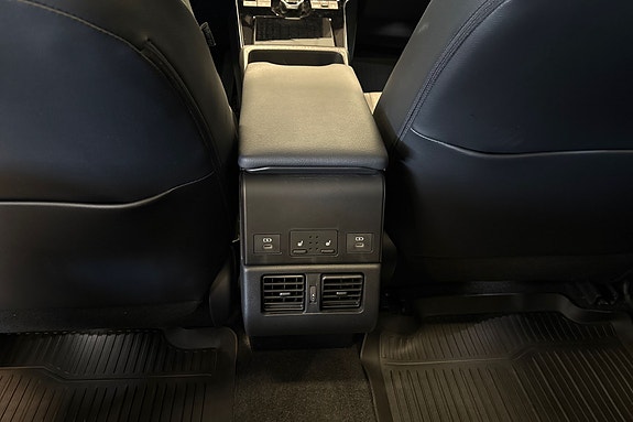Subaru Solterra 22 of 26