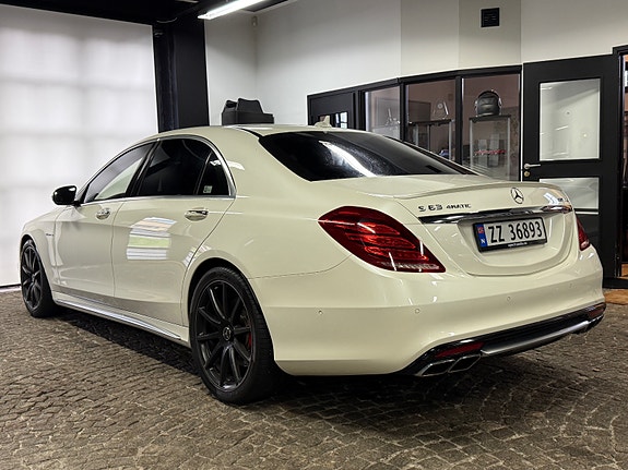 Mercedes-Benz S63 3 of 5