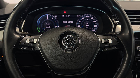 Volkswagen Passat 20 of 30