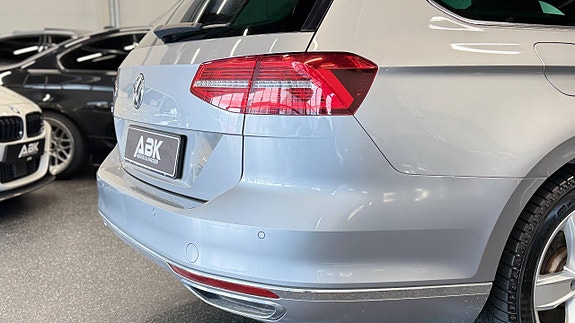 Volkswagen Passat 9 of 30