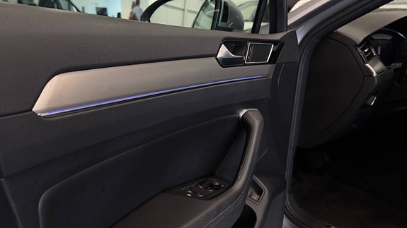 Volkswagen Passat 14 of 30