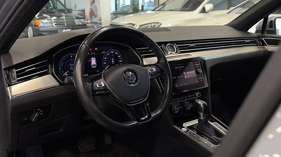 Volkswagen Passat 16 of 30
