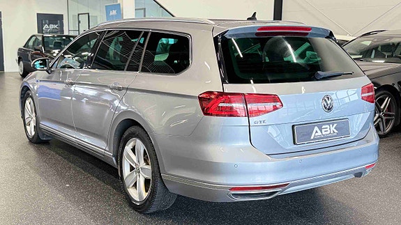 Volkswagen Passat 12 of 30