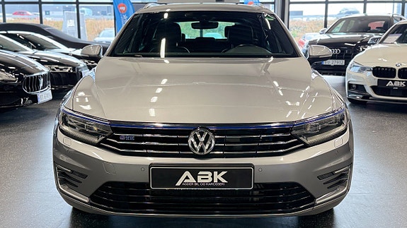 Volkswagen Passat 4 of 30
