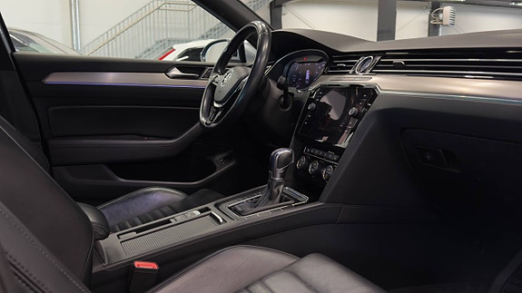 Volkswagen Passat 17 of 30