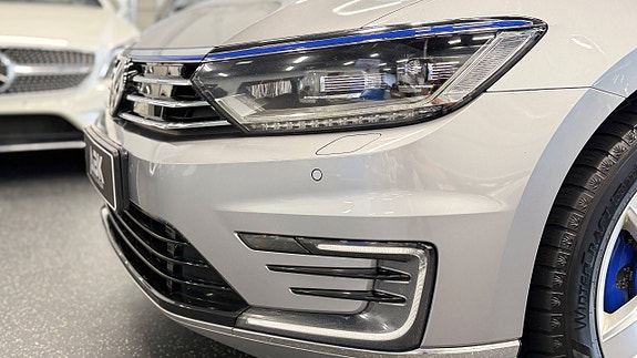 Volkswagen Passat 3 of 30