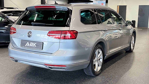 Volkswagen Passat 8 of 30