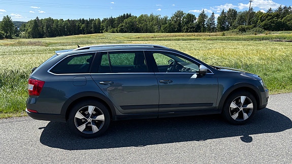 Skoda Octavia Scout 4 of 5