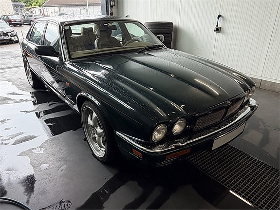 Jaguar XJ 6 of 30