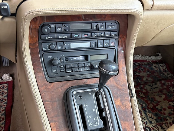 Jaguar XJ 29 of 30