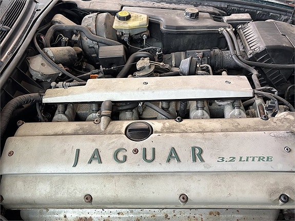 Jaguar XJ 11 of 30
