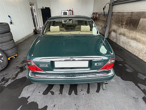 Jaguar XJ 8 of 30