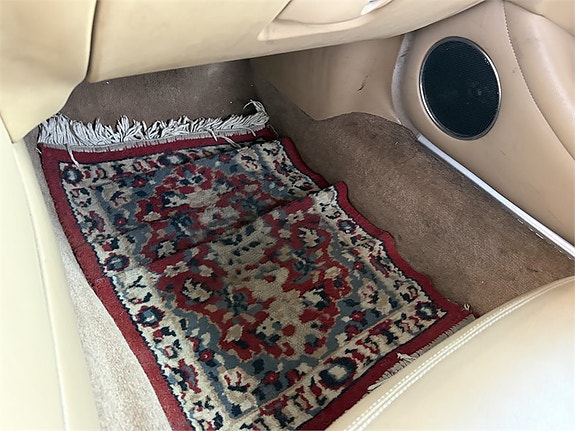 Jaguar XJ 26 of 30