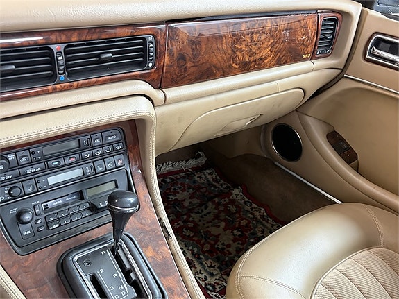 Jaguar XJ 30 of 30