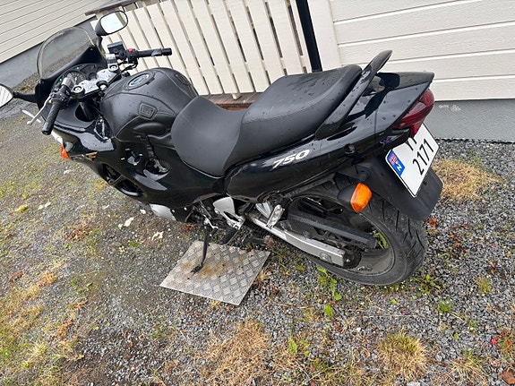 Suzuki GSX 750 F 3 of 7