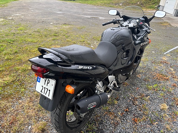 Suzuki GSX 750 F 6 of 7