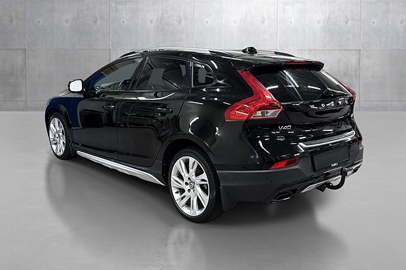 Volvo V40 Cross Country 3 of 5