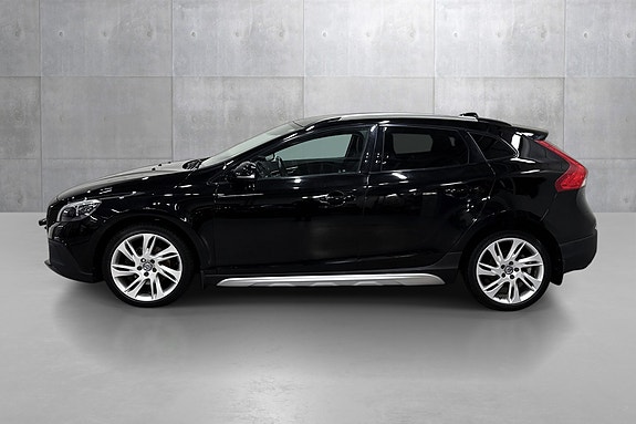 Volvo V40 Cross Country 2 of 5