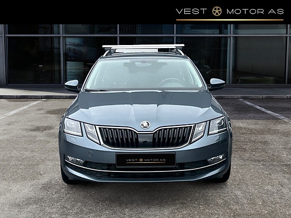 Skoda Octavia 2 of 5