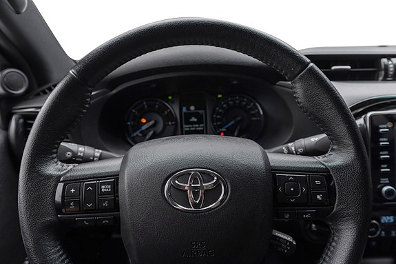 Toyota HiLux 23 of 30