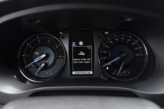 Toyota HiLux 24 of 30