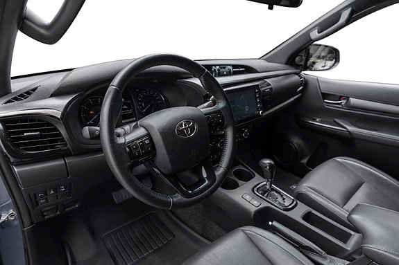 Toyota HiLux 20 of 30