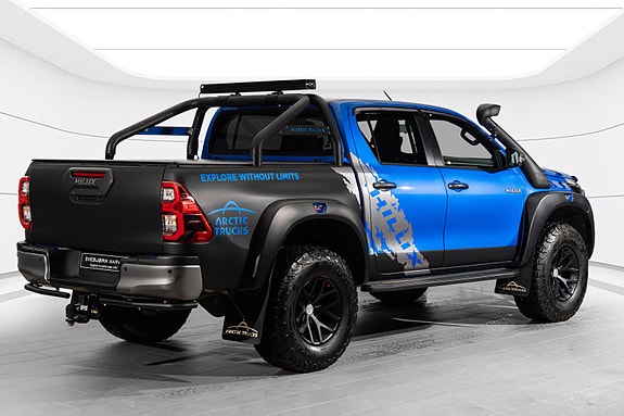 Toyota HiLux 8 of 30