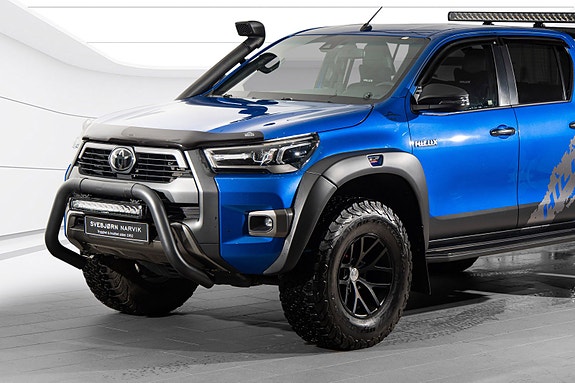 Toyota HiLux 2 of 30