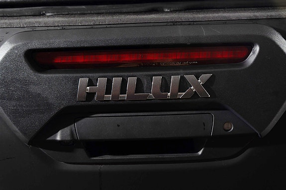 Toyota HiLux 17 of 30