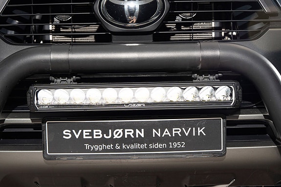Toyota HiLux 11 of 30