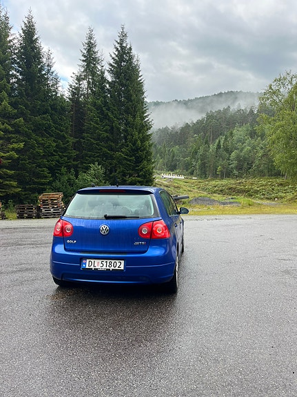 Volkswagen Golf V 2 of 27