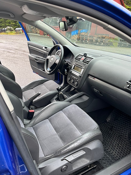 Volkswagen Golf V 6 of 27