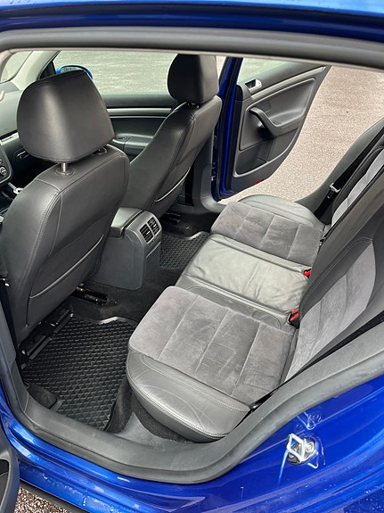 Volkswagen Golf V 8 of 27