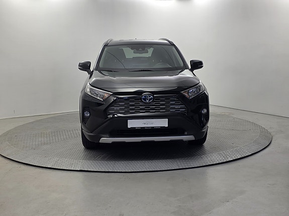 Toyota RAV4 2 of 5