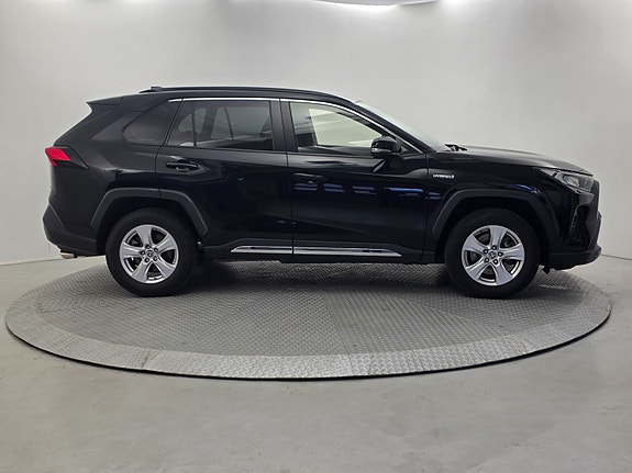 Toyota RAV4 4 of 5