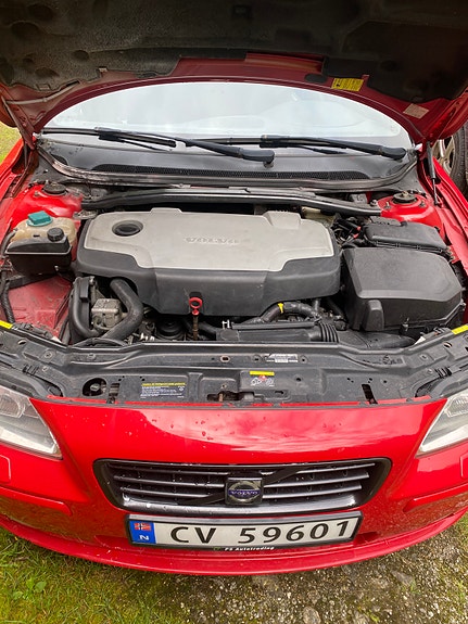 Volvo S60 2 of 5