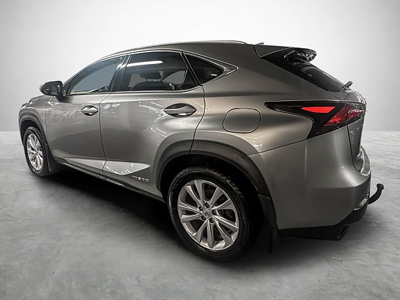 Lexus NX300h 3 of 5