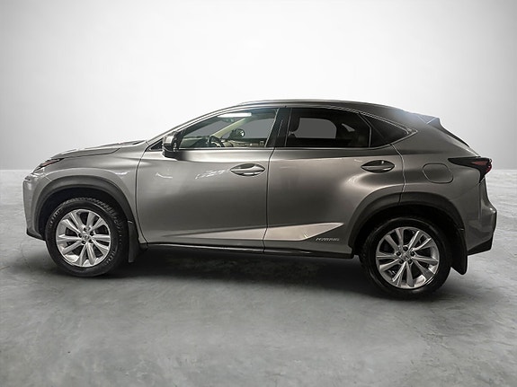 Lexus NX300h 2 of 5