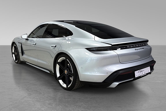 Porsche Taycan 10 of 30