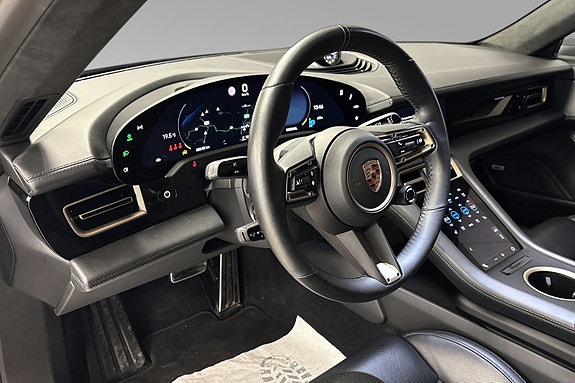 Porsche Taycan 16 of 30