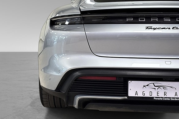 Porsche Taycan 14 of 30